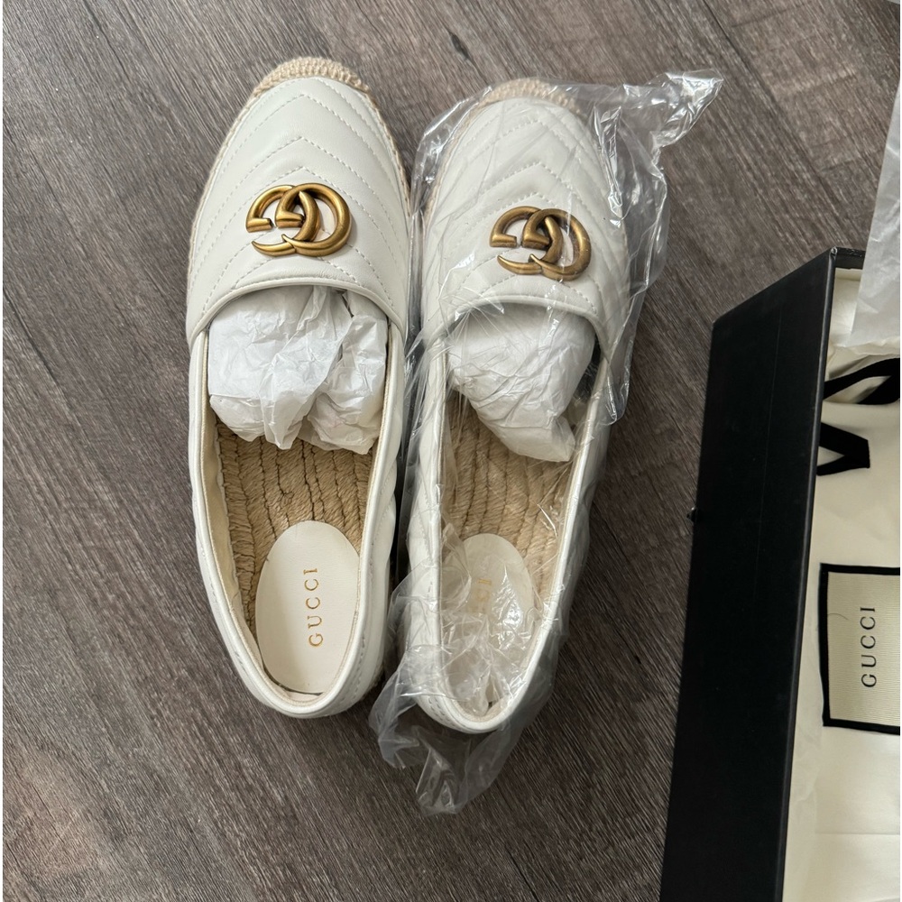 BRAND NEW GUCCI DOUBLE G LEATHER MARMONT SHOES.